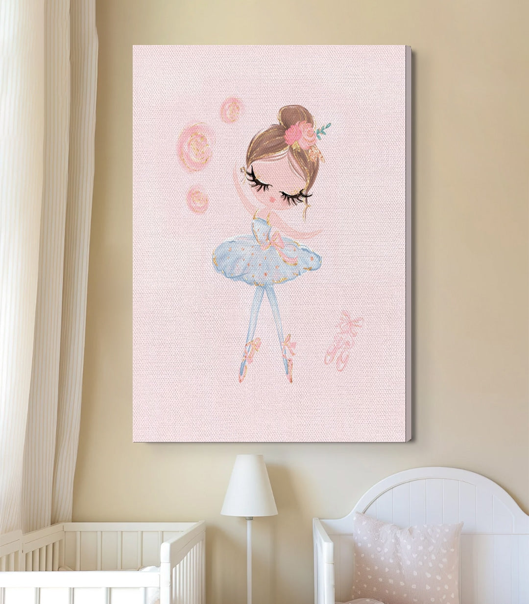 Cuadro Little Princess en interior de dormitorio en rosa, ilustración infantil delicada