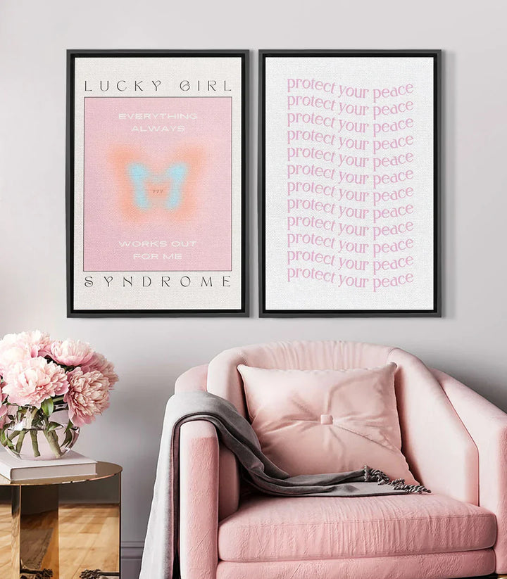 Cuadro Lucky Glow díptico rosa pastel con afirmaciones motivadoras y mariposa azul — Massinart