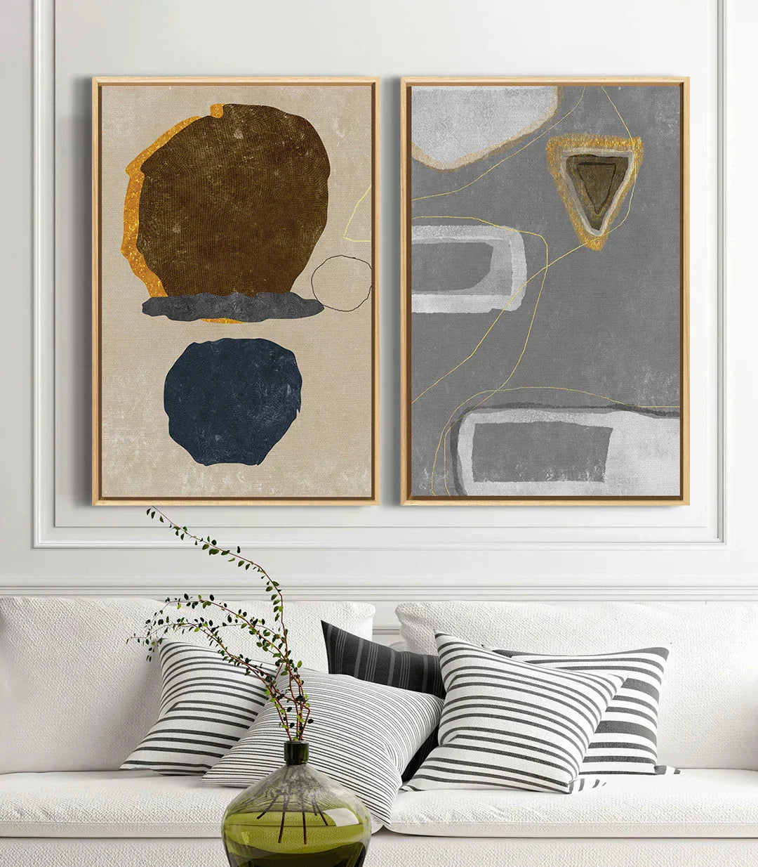 Ambientación salón moderno con díptico Quarry de Massinart — composición abstracta en gris y dorado