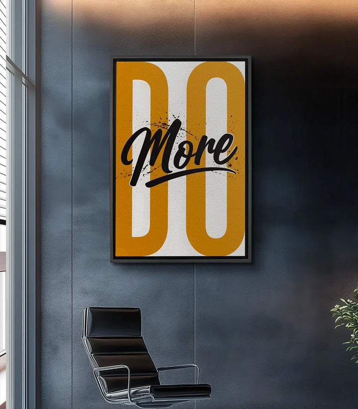 Cuadro Do More Massinart — tipografía motivadora en negro, blanco y dorado