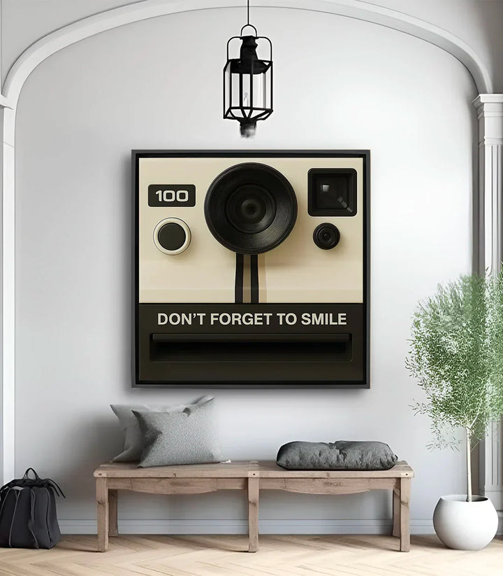Cuadro cámara de fotos vintage Smile — diseño minimalista beis y negro