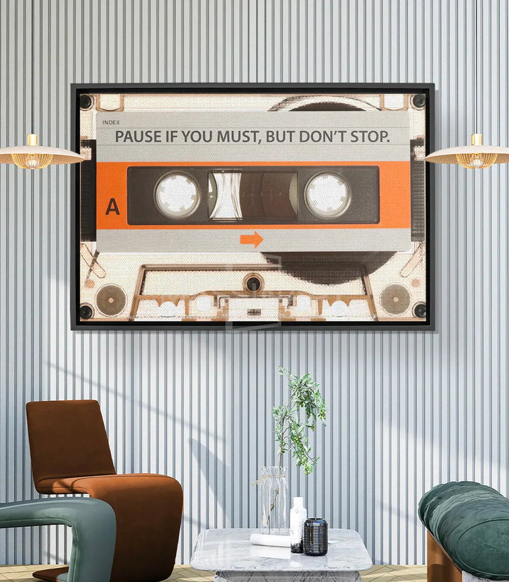 Cuadro pop-art casete vintage Don't Stop — diseño retro naranja sobre fondo beige