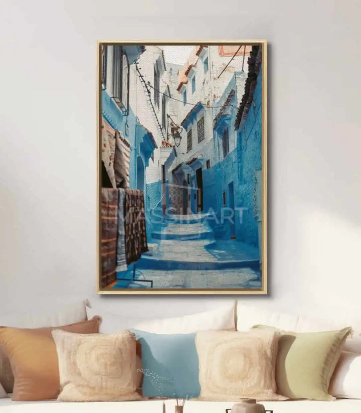 Cuadro de medina marroquí en salón contemporáneo Azure Alley Massinart
