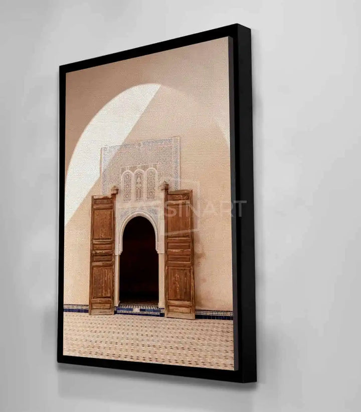 Cuadro Aged Doorway arquitectura marroquí, simulación salón moderno, Massinart