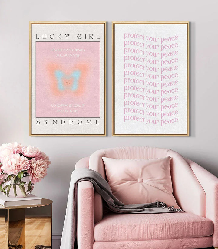 Panel izquierdo Lucky Glow: fondo rosa degradado, mariposa azul y texto motivador en blanco — Massinart