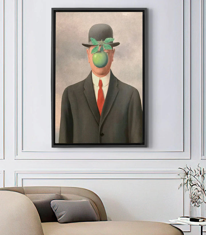 Cuadro El hijo del hombre en un salón moderno, decoración mural de arte surrealista | Massinart