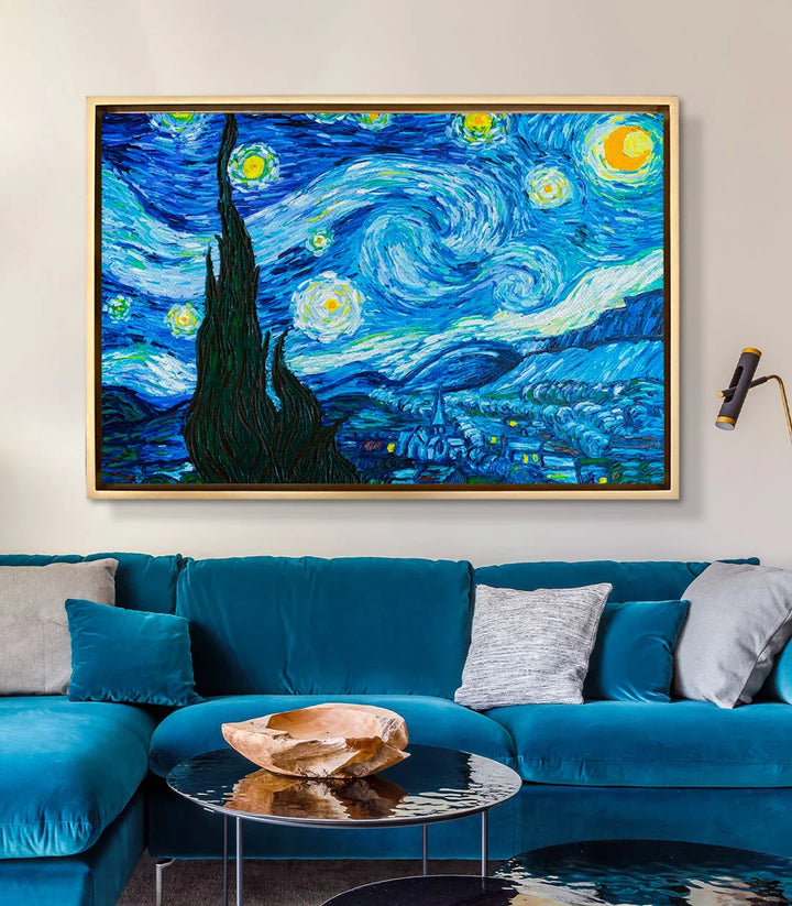 Cuadro La Noche Estrellada decorando un escritorio - estilo expresionista Massinart