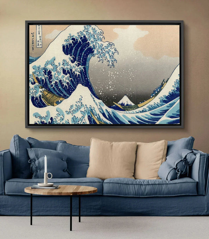 Cuadro La Gran Ola de Kanagawa en decoración de salón moderno | Massinart