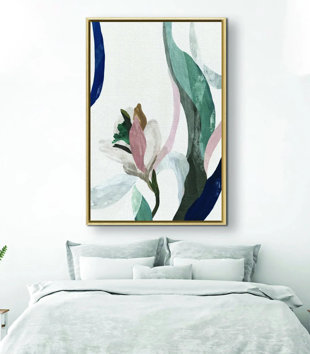 Decoración de interiores con el cuadro Minimal Blossom sobre la cama Massinart