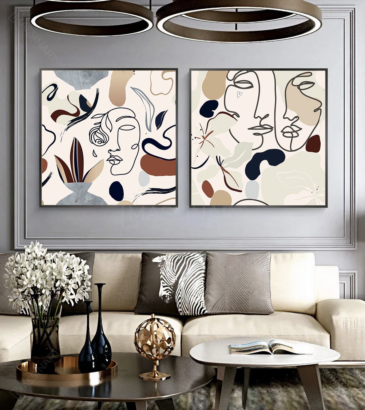 Ambientación salón moderno — díptico rostros y flores colgado sobre sofá beige — Massinart
