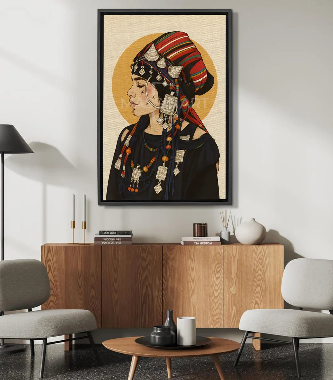 Cuadro retrato mujer amazigh con joyas bereberes tradicionales y fondo beige dorado — Massinart