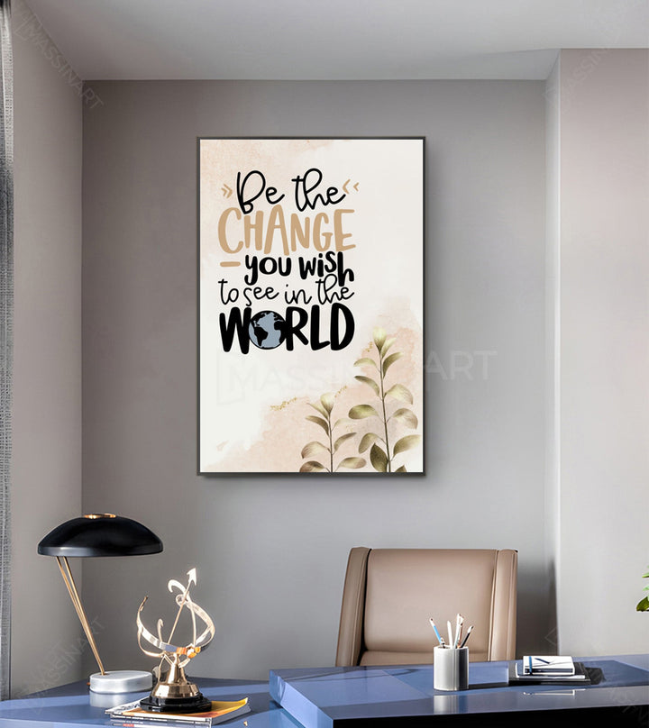 Cuadro de frase inspiradora Be the Change en salón moderno decorado con arte mural minimalista — Massinart