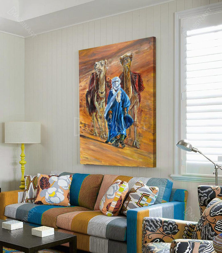 Cuadro Touareg into Desert — mujer tuareg sobre fondo desértico en naranja y azul índigo, estilo expresionista, Massinart