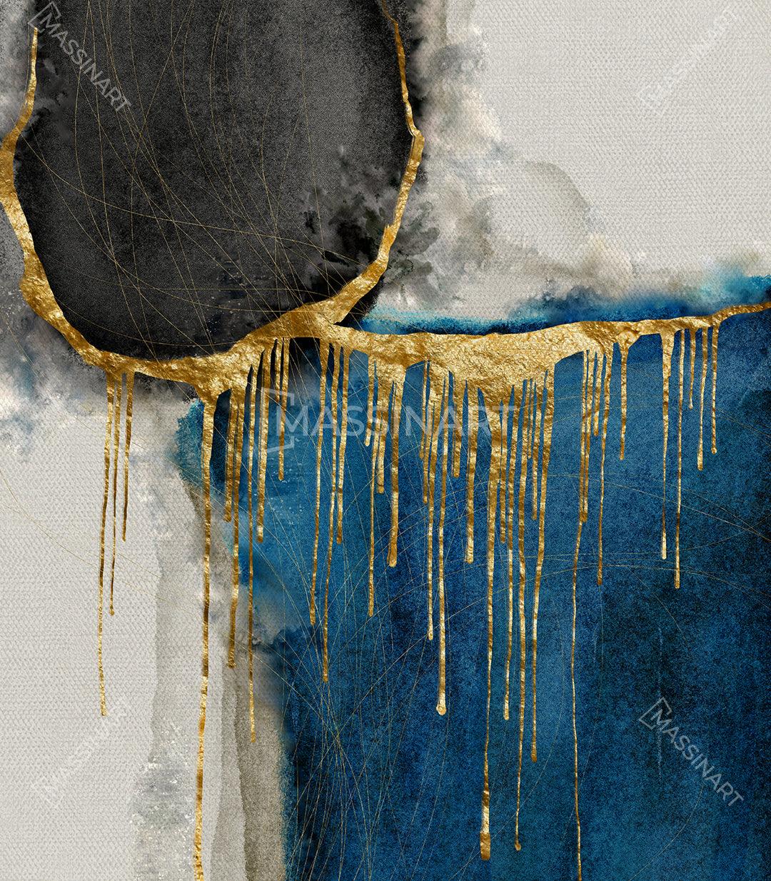 Conjunto de tres cuadros abstractos en salón — tríptico coordinado con cojines azules