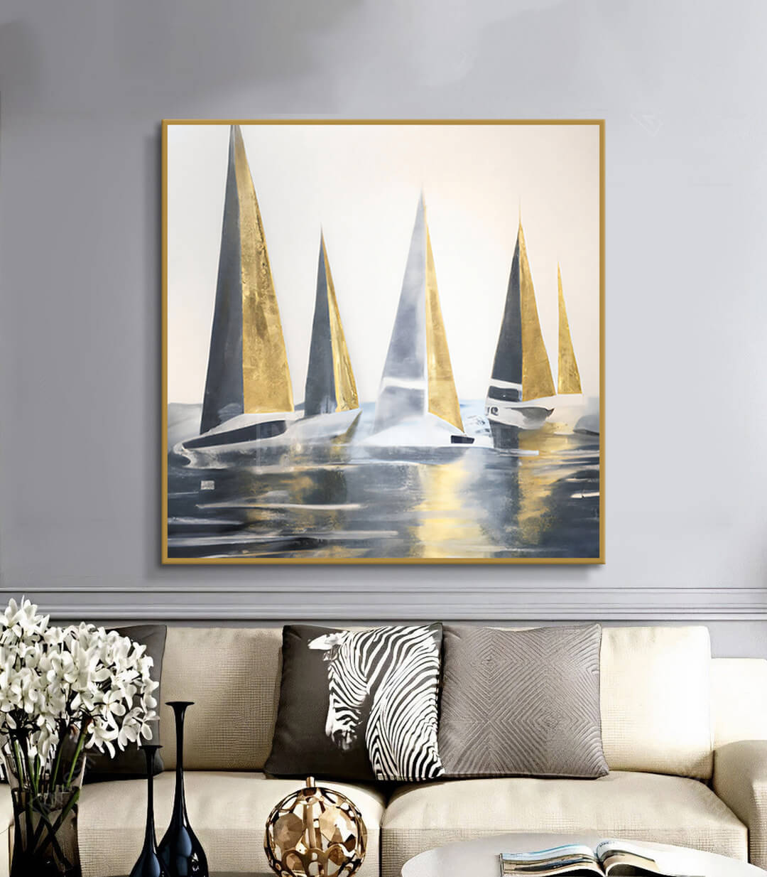 Cuadro Safe Harbor en salón moderno decorado con velero dorado sobre sofá gris contemporáneo