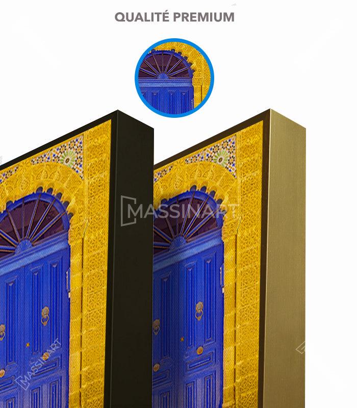 Cuadro Traditional Doors tríptico ambientado en salón moderno — Massinart
