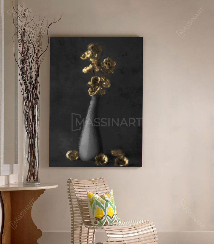 Cuadro decorativo jarrón con flores doradas sobre fondo negro, estilo minimalista — Massinart